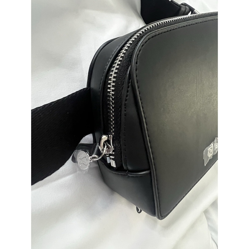 Lululemon Everywhere Belt Bag Cactus Leather Alternative 1L Black/silver - Picture 9 of 13